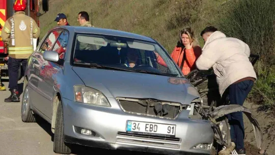 Pendik'te otomobil ile kamyonet çarpıştı: 1 yaralı
