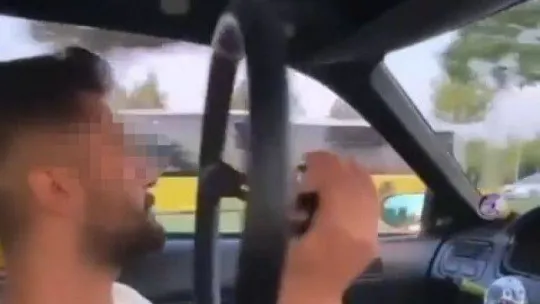 Pendik'te pes dedirten görüntü: Seyir halindeki aracın direksiyonunu söktü