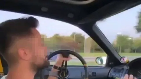 Pendik'te pes dedirten görüntü: Seyir halindeki aracın direksiyonunu söktü