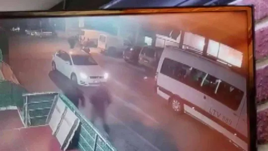 Pendik'te sobaya tiner kutusunu atan genç dehşeti yaşadı: Alevler içinde dışarı koşan genci vatandaşlar kurtardı