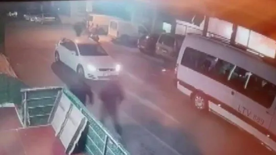 Pendik'te sobaya tiner kutusunu atan genç dehşeti yaşadı: Alevler içinde dışarı koşan genci vatandaşlar kurtardı