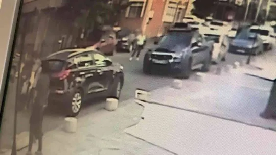 Pendik'te sokak ortasında bıçaklı dehşet: 1 ölü, 2 yaralı