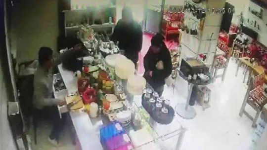 Pendik'te tırnakçılar 16 yaşındaki gence yakalandı