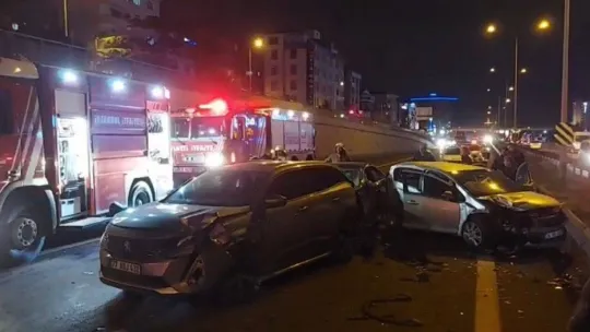 Pendik'te zincirleme kaza: 3 yaralı
