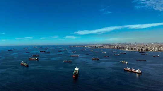 Petrol tankerleri, İstanbul Boğazı açıklarında sıraya girdi