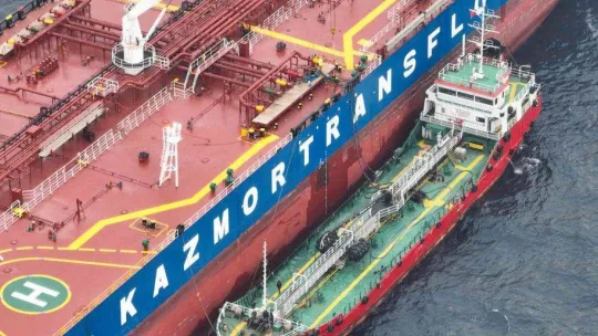 Petrol tankerleri, İstanbul Boğazı açıklarında sıraya girdi