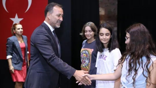 YKS ve LGS'de dereceye giren öğrenciler ödüllendirildi