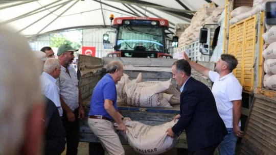 Değirmenköylü çiftçilere 1 milyon TL'lik tohumluk arpa desteği