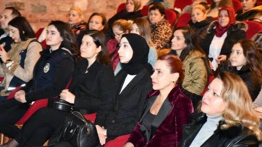 Silivri'de 'Kadına yönelik şiddete hayır' paneli düzenlendi