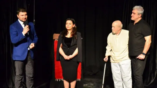 Bizim Akif tiyatro oyununa yoğun ilgi