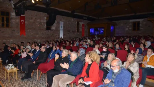 Bizim Akif tiyatro oyununa yoğun ilgi
