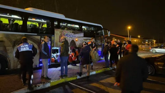 Silivri'den deprem bölgesine 15 tır yardım malzemesi