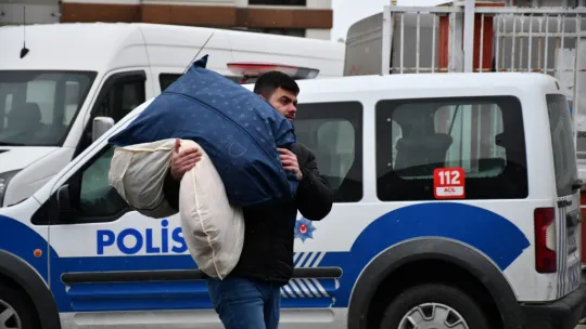 Silivri'den deprem bölgesine 15 tır yardım malzemesi