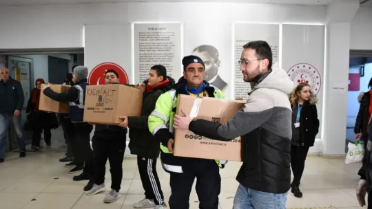 Silivri'den deprem bölgesine 15 tır yardım malzemesi