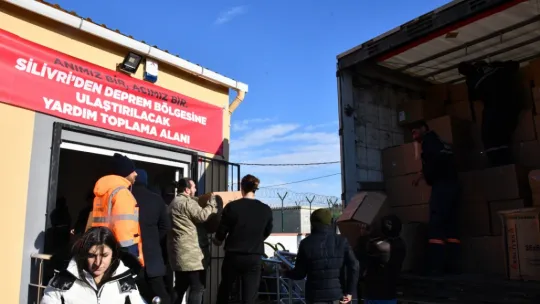 Silivri'den deprem bölgesine 15 tır yardım malzemesi