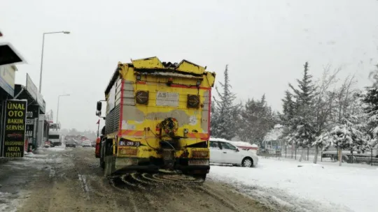 Silivri belediyesinden yoğun kar mesaisi