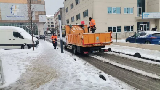 Silivri belediyesinden yoğun kar mesaisi