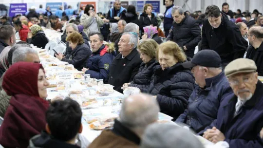 Ramazan çadırında şehit ve gaziler onuruna iftar düzenlendi