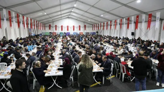 Ramazan çadırında şehit ve gaziler onuruna iftar düzenlendi