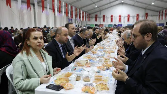Ramazan çadırında şehit ve gaziler onuruna iftar düzenlendi