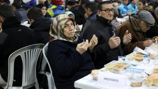Ramazan çadırında şehit ve gaziler onuruna iftar düzenlendi