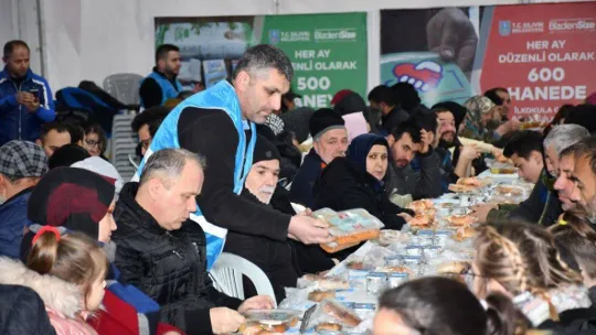 Ramazan çadırında şehit ve gaziler onuruna iftar düzenlendi