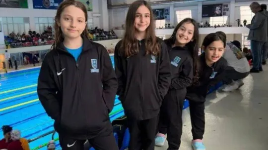 Yüzme akademisi öğrencileri başarıya doymuyor