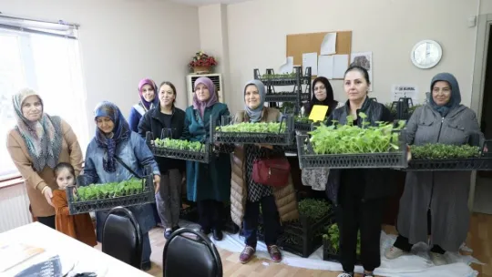 Silivri belediyesinden kursiyer kadınlara 80.000 adet fide
