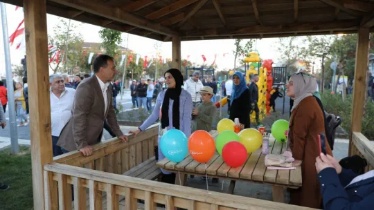 Çanta Atatürk parkına coşkulu açılış