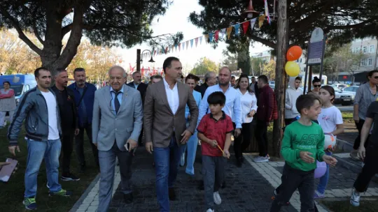 Çanta Atatürk parkına coşkulu açılış