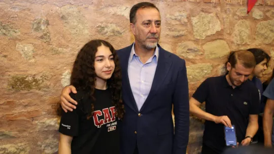 Silivri Belediyesinden YKS ve LGS'de dereceye giren öğrencilere ödül