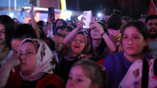 Silivri'de Cumhuriyet coşkusu Kıraç konseriyle devam etti