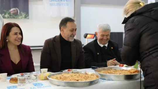 Başkan Yılmaz: 'Hanımefendilerle yol yürüyoruz'