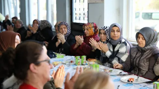 Başkan Yılmaz: 'Hanımefendilerle yol yürüyoruz'
