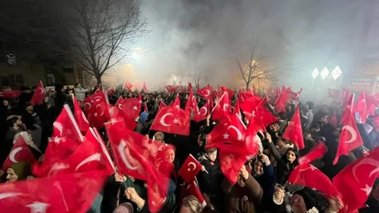 Alibey Mitinginde Volkan Yılmaz'a Sevgi Seli