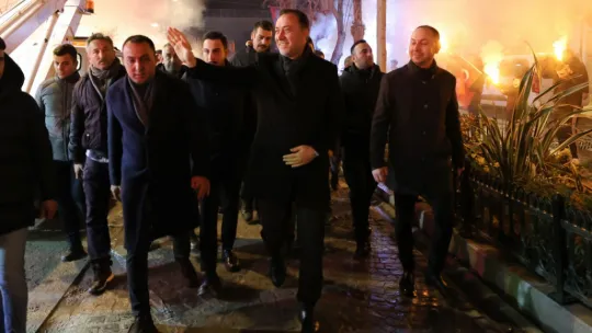 Alibey Mitinginde Volkan Yılmaz'a Sevgi Seli