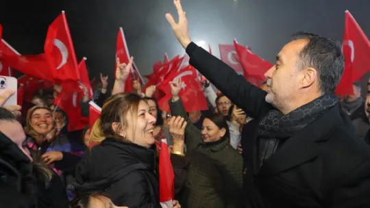 Alibey Mitinginde Volkan Yılmaz'a Sevgi Seli