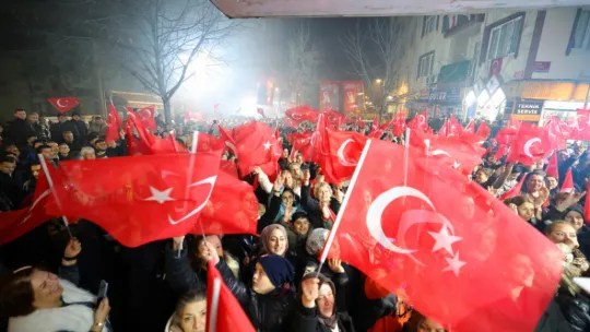 Alibey Mitinginde Volkan Yılmaz'a Sevgi Seli