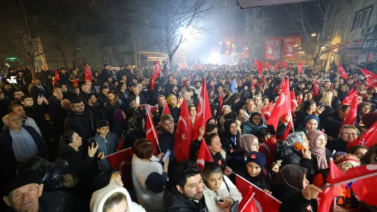 Alibey Mitinginde Volkan Yılmaz'a Sevgi Seli