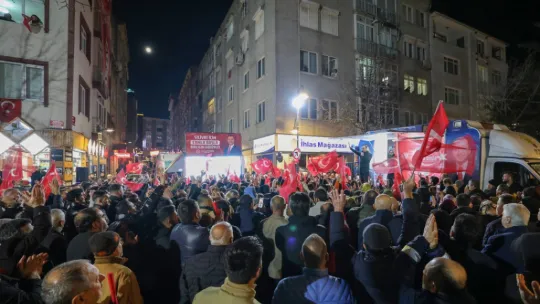 Alibey Mitinginde Volkan Yılmaz'a Sevgi Seli