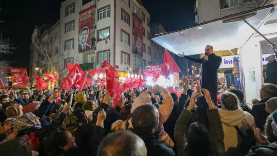 Alibey Mitinginde Volkan Yılmaz'a Sevgi Seli