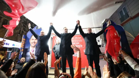 Alibey Mitinginde Volkan Yılmaz'a Sevgi Seli