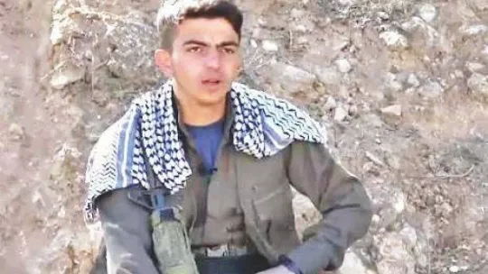 PKK terör örgütü tarafından oğlu kaçırılan babadan HDP binası önünde oturma eylemi