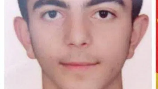 PKK terör örgütü tarafından oğlu kaçırılan babadan HDP binası önünde oturma eylemi