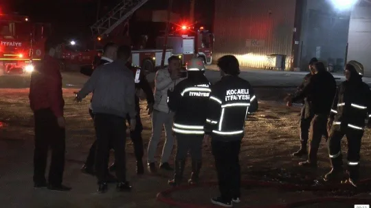 Plastik geri dönüşüm fabrikası alev alev yandı