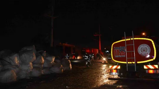 Plastik geri dönüşüm fabrikasında çıkan yangın söndürüldü