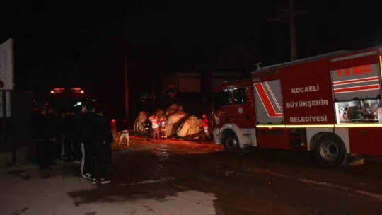 Plastik geri dönüşüm fabrikasında çıkan yangın söndürüldü