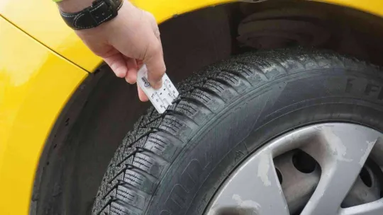 Polis ekiplerinden kış lastiği uygulaması