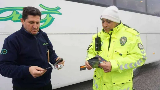 Polis ekiplerinden kış lastiği uygulaması