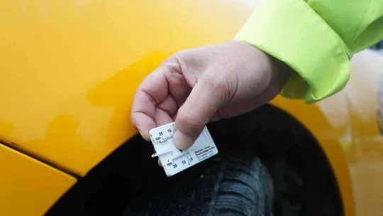 Polis ekiplerinden kış lastiği uygulaması